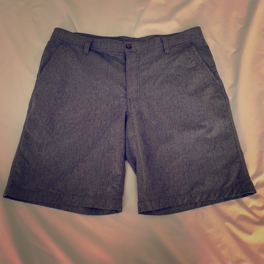 Men’s gray shorts